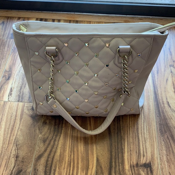 Betsey Johnson quilted handbag with hearts - Picture 2 of 13